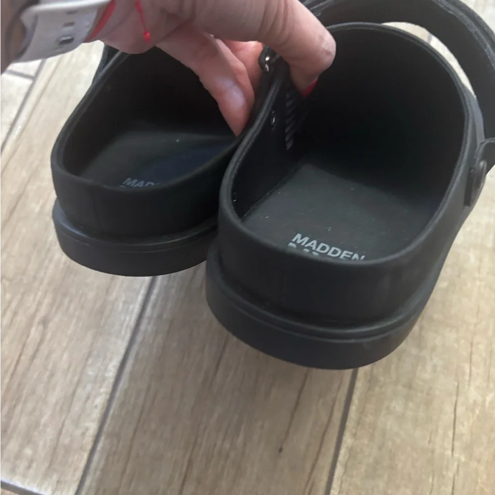 Madden NYC Mens Black Clogs Adjustable Strap Platform Mules MNMN45AM152E Size 10